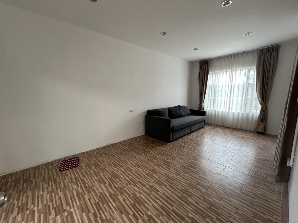 ให้เช่าบ้านพัฒนาการ ศรีนครินทร์ : ให้เช่าบ้านเดี่ยว ภัสสร เพรจทิส ลุกซ์ พัฒนาการ 38 มี 5 ห้องนอน