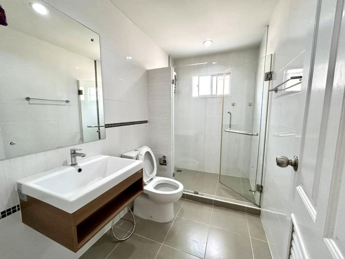 ให้เช่าบ้านพัฒนาการ ศรีนครินทร์ : ให้เช่าบ้านเดี่ยว ภัสสร เพรจทิส ลุกซ์ พัฒนาการ 38 มี 5 ห้องนอน