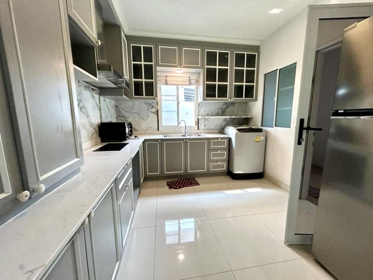 ให้เช่าบ้านพัฒนาการ ศรีนครินทร์ : ให้เช่าบ้านเดี่ยว ภัสสร เพรจทิส ลุกซ์ พัฒนาการ 38 มี 5 ห้องนอน