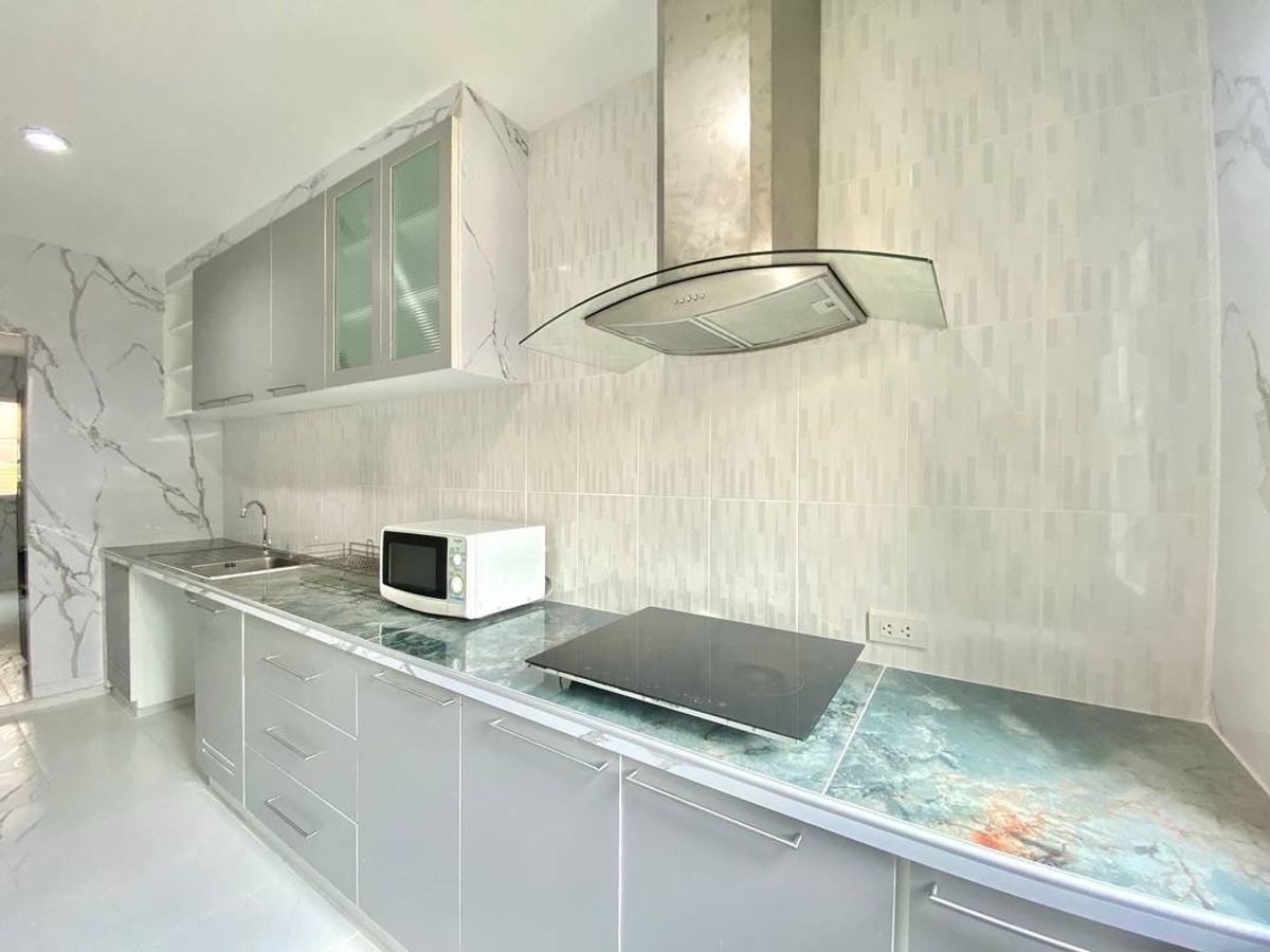 ให้เช่าบ้านพัฒนาการ ศรีนครินทร์ : ให้เช่าบ้านเดี่ยว ภัสสร เพรจทิส ลุกซ์ พัฒนาการ 38 มี 5 ห้องนอน