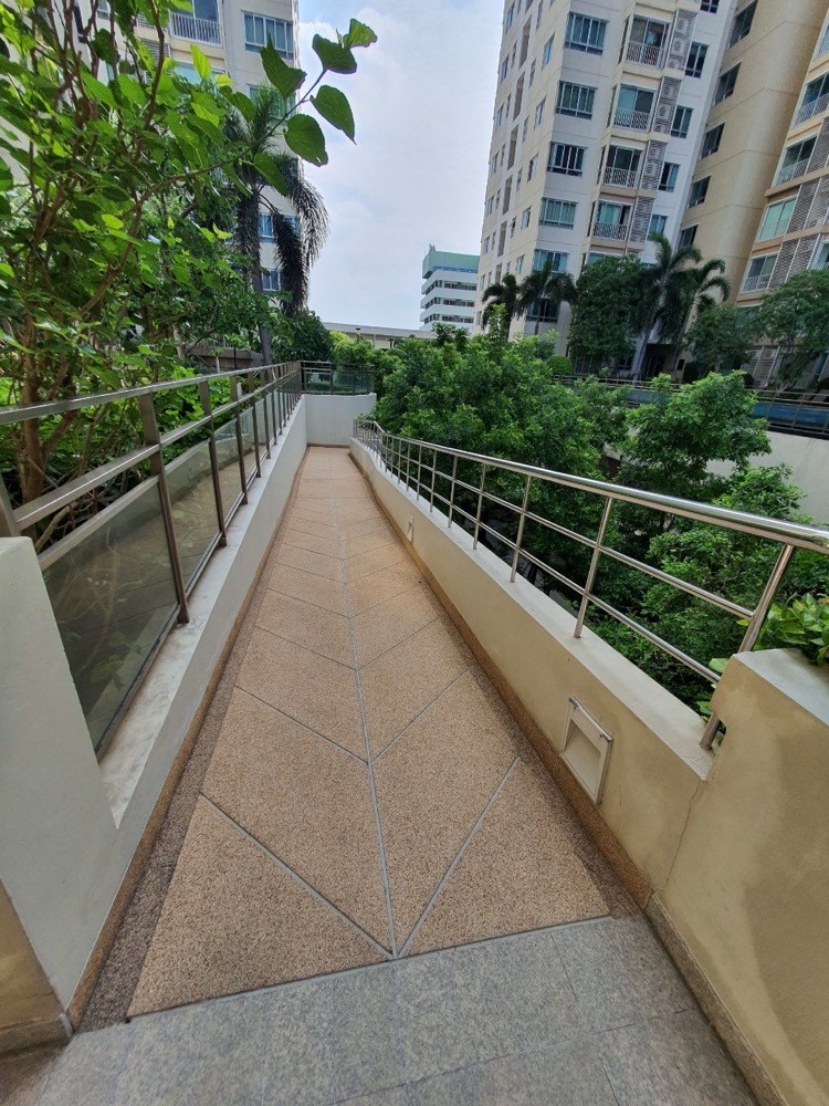 ขายคอนโดเกษตรศาสตร์ รัชโยธิน : [ขายคอนโดห้องมุม] วิวสระว่ายน้ำสุดชิค! นั่งชิลเหมือนอยู่รีสอร์ททุกวัน