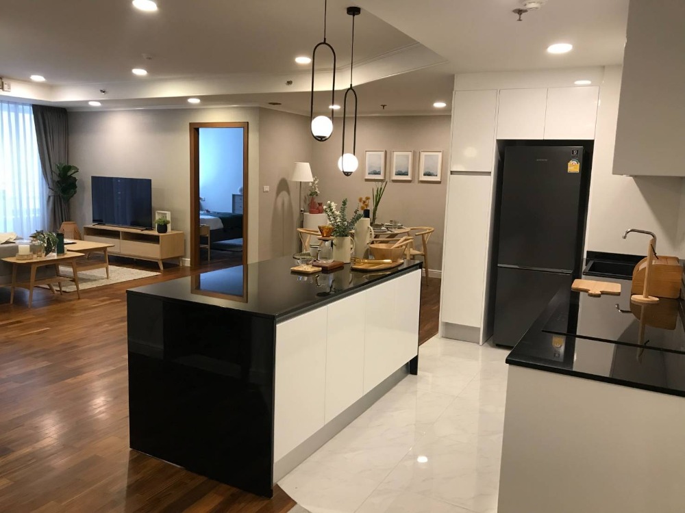 ให้เช่าคอนโดสุขุมวิท อโศก ทองหล่อ : ให้เช่า คอนโด แยกอโศก 2ห้องนอน Las Colinas ตกแต่งใหม่ พร้อมเข้าอยู่