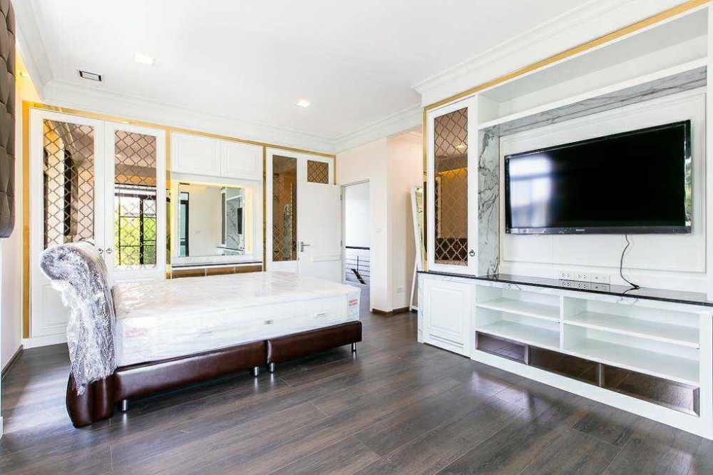 For SaleHouseBangna, Bearing, Lasalle : Nice decoration!! Single house behind Mega Bangna, Manthana, Bangna Km. 7, corner plot, never been in.