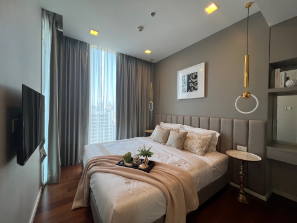 For RentCondoNana, North Nana,Sukhumvit13, Soi Nana : for rent Hyde 11 2 bed 2bath noce decoration, beautiful room, very good price!!