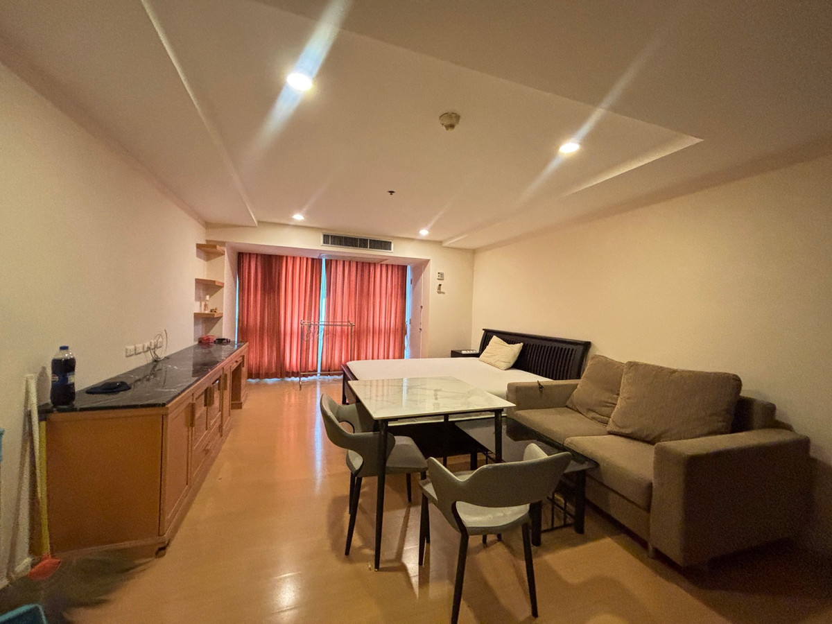 ให้เช่าคอนโดนานา : for rent Trendy condo 1 bed super deal!!