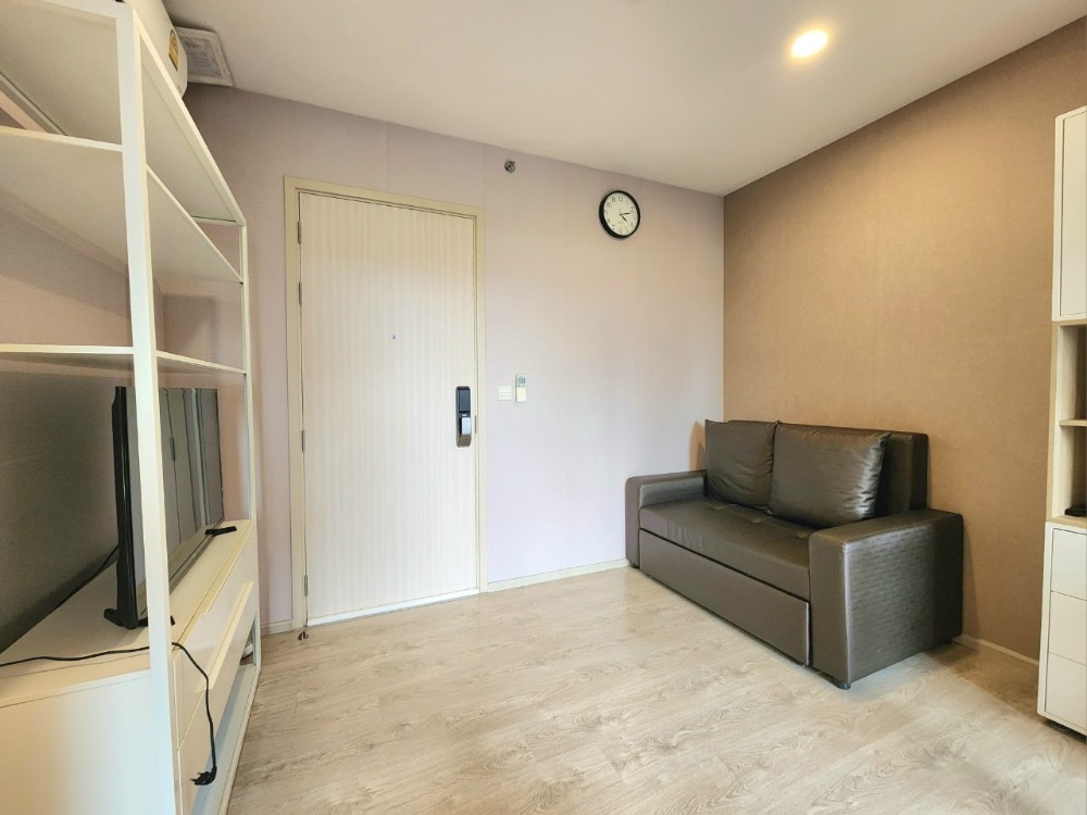 ให้เช่าคอนโดปิ่นเกล้า จรัญสนิทวงศ์ : สถานะตามภาพปกเลยครับผม **ห้องว่างครับผม แบบ1นอนที่กว้างที่สุด**ให้เช่าThe tree จรัญ30 **อาคาร B ห้องหายาก** ส่วนกลางหรู !!มีเครื่องซักผ้า SN494.3