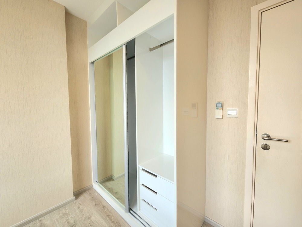 ให้เช่าคอนโดปิ่นเกล้า จรัญสนิทวงศ์ : สถานะตามภาพปกเลยครับผม **ห้องว่างครับผม แบบ1นอนที่กว้างที่สุด**ให้เช่าThe tree จรัญ30 **อาคาร B ห้องหายาก** ส่วนกลางหรู !!มีเครื่องซักผ้า SN494.3