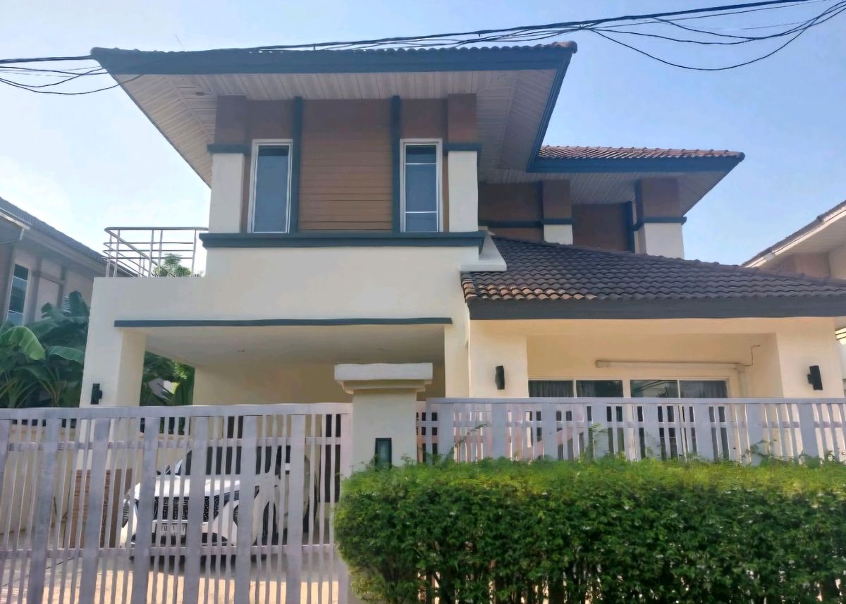 For RentHouseLadprao101, Happy Land, The Mall Bang Kapi : House for rent, 2 floors, 85 square wa. Located in Soi Pho Kaeo, Ladprao 101 Road, can exit Nawamin. Near The Mall Bangkapi Rent 35,000/month