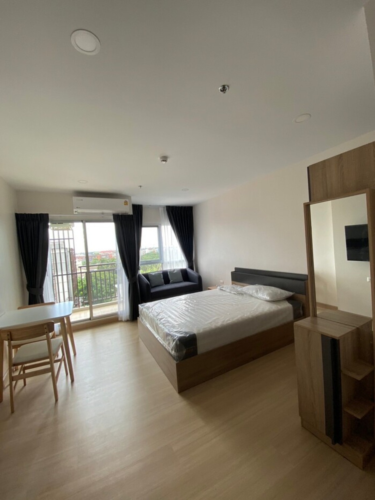 For RentCondoBang kae, Phetkasem : 🌻🌻[Rent] Condo Supalai Veranda Phasi Charoen Station 1Bed 42 sq m, Building B, 7th floor, garden view, opposite Mitrpracha Hospital. Interested LINE: @atfirm🌻🌻