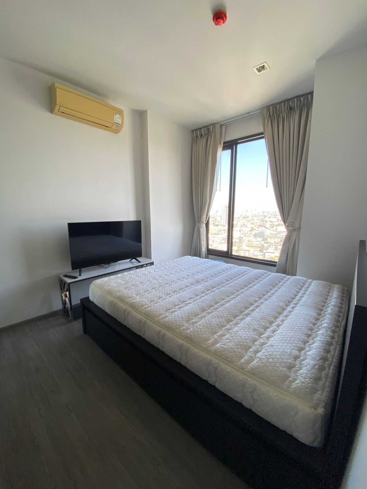 For RentCondoWongwianyai, Charoennakor : Hot Price for rent Nye by Sansiri, cheapest price, beautiful room 🔥