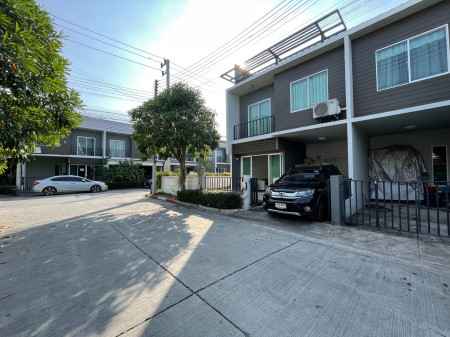 For SaleTownhomePathum Thani,Rangsit, Thammasat : Townhome for sale, The Colors Rangsit, Khlong 4, 118 sq m, 34 sq wa, the corner very special unit, best price