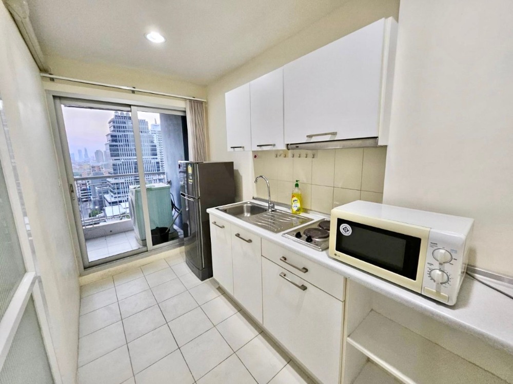 For RentCondoSathorn, Narathiwat : ( UL2406213 )  Tel/Line 096-2479369 ✨FOR RENT LIFE @SATHORN SOI 10 1 bedroom , 1 bathroom , Nice room , Ready to move in 💥💥