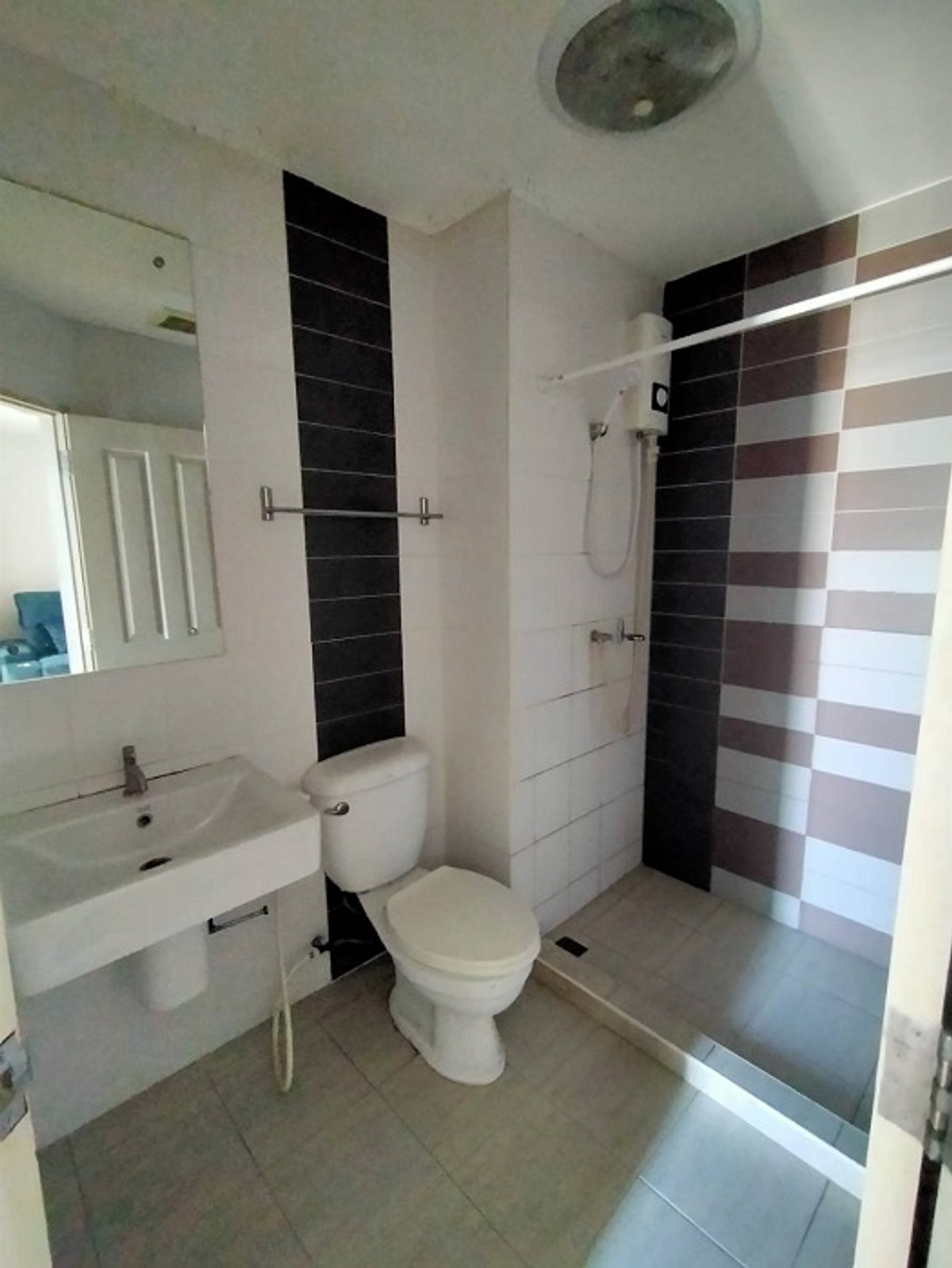 ขายคอนโดปิ่นเกล้า จรัญสนิทวงศ์ :  💖💖ขาย The Trust Residence Pinklao (1 Br 29  ตร.ม/1.65 ล้าน) ชั้น 25  ครบ ใกล้ห้าง,ถนนใหญ่/สนใจสอบถามได้นะคะ Line ID = atfirm2010💖💖