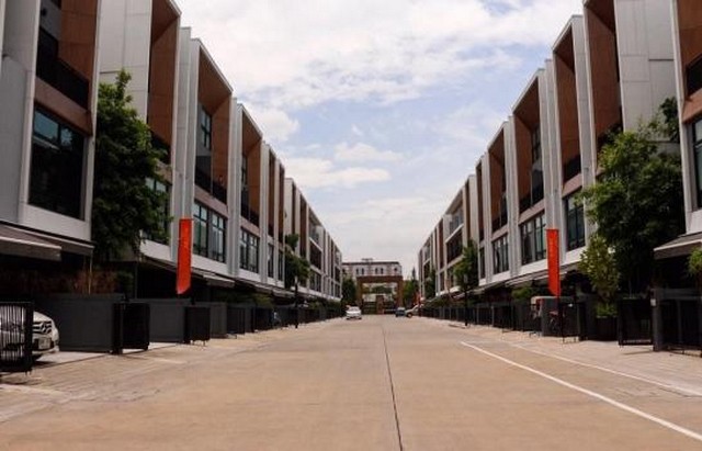 ให้เช่าบ้านพัฒนาการ ศรีนครินทร์ : ให้เช่าทาวน์โฮม Arden Pattanakarn soi 20 ใกล้ทางด่วนพัฒนาการ หลังมุม เหมาะทำโฮมออฟฟิศใช้ที่อยู่จดทะเบียนได้