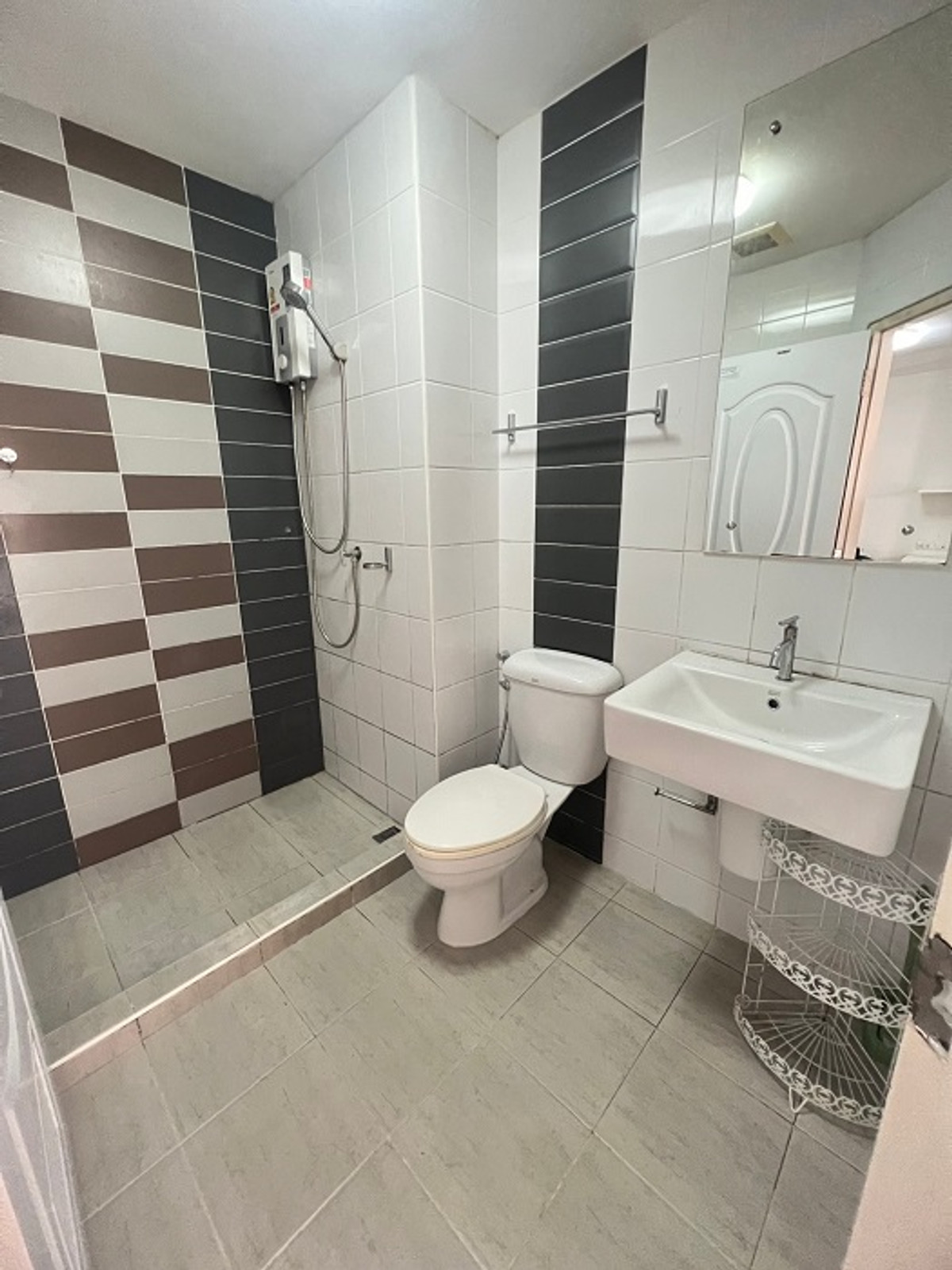 ขายคอนโดปิ่นเกล้า จรัญสนิทวงศ์ : 💖💖ขายพร้อมผู้เช่า The Trust Residence Pinklao (1 Br 29 ตร.ม/1.65 ล้าน) ชั้น 24  พร้อมเฟอร์ ใกล้ห้าง, ถนนใหญ่ / สนใจสอบถามได้นะคะ Line ID : atfirm2010 💖💖