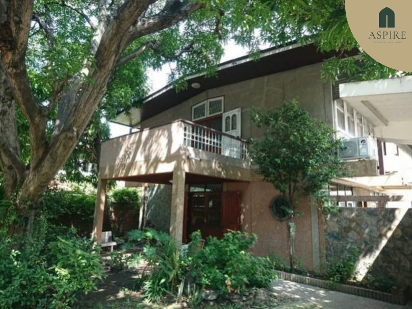 For SaleHouseSukhumvit, Asoke, Thonglor : [Sale with tenant] Single House in Suan Charoenjai Village Ekamai soi 12