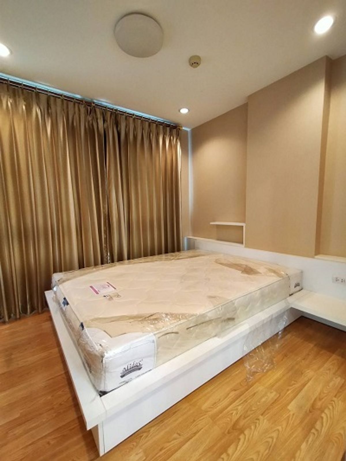 ให้เช่าคอนโดปิ่นเกล้า จรัญสนิทวงศ์ : 💥รหัส TTPK271227💥 📢📢For Rent The Trust Residence Pinklao (1 Bed 29 ตร.ม/8000) ชั้น 12A ครบ ใกล้ห้าง, ถนนใหญ่📞 087-4496994 เฟิร์ส