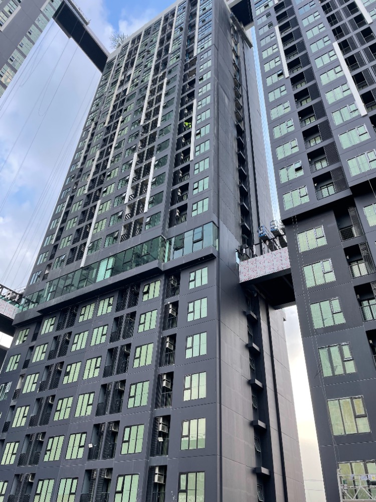 For RentCondoOnnut, Udomsuk : Owner a new room for renting, size 30 sq m, corner room, garden and river view, luxury condo, fully furnished and ready to move in.