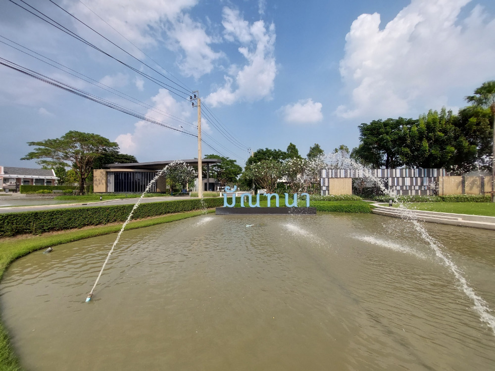 For SaleHouseMin Buri, Romklao : Large corner house, never been in Manthana Srinakarin, Romklao, lake front zone >Watch Clip<