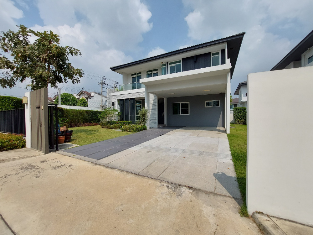 For SaleHouseMin Buri, Romklao : Large corner house, never been in Manthana Srinakarin, Romklao, lake front zone >Watch Clip<