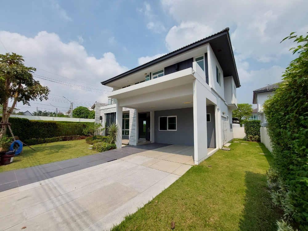 For SaleHouseMin Buri, Romklao : Large corner house, never been in Manthana Srinakarin, Romklao, lake front zone >Watch Clip<