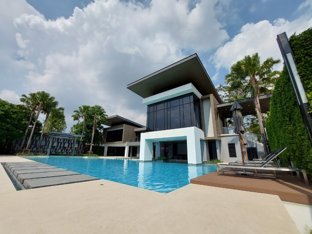 For SaleHouseMin Buri, Romklao : Large corner house, never been in Manthana Srinakarin, Romklao, lake front zone >Watch Clip<