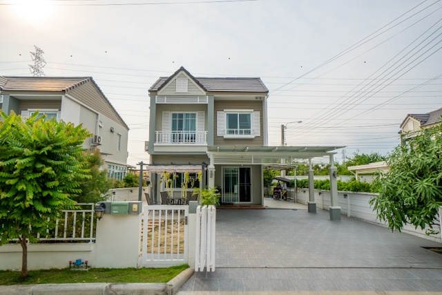 ขายทาวน์โฮมสมุทรปราการ สำโรง : ขายบ้านเดี่ยว 73 ตรว. The Village Exclusive บางนา กม.10 ขนาด 2 ชั้น 3 ห้องนอน 3 ห้องน้ำ ใกล้เมกาบางนา