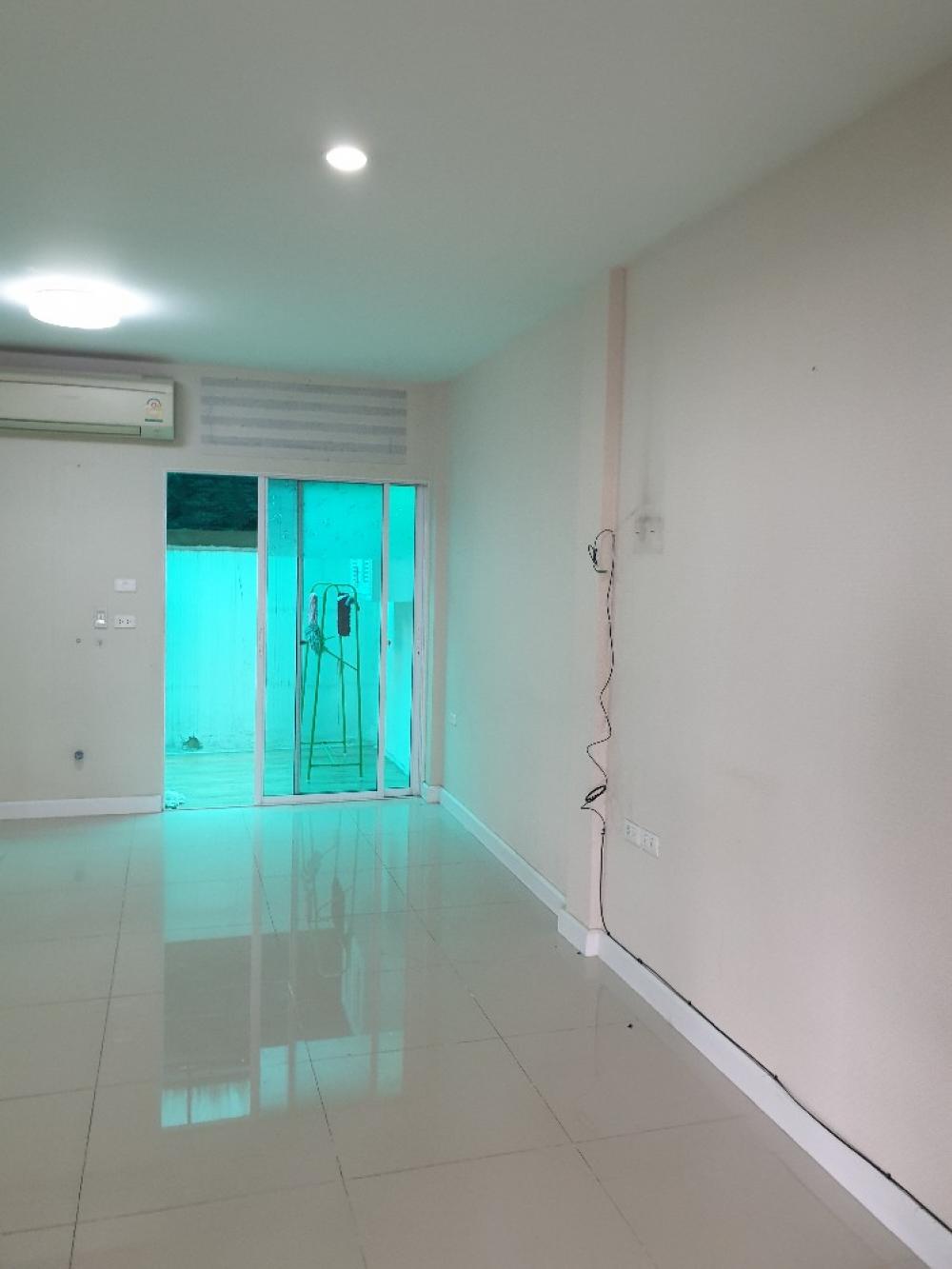 For SaleTownhomeNawamin, Ramindra : 2 -storey Town House for sale with 14,000 baht per month