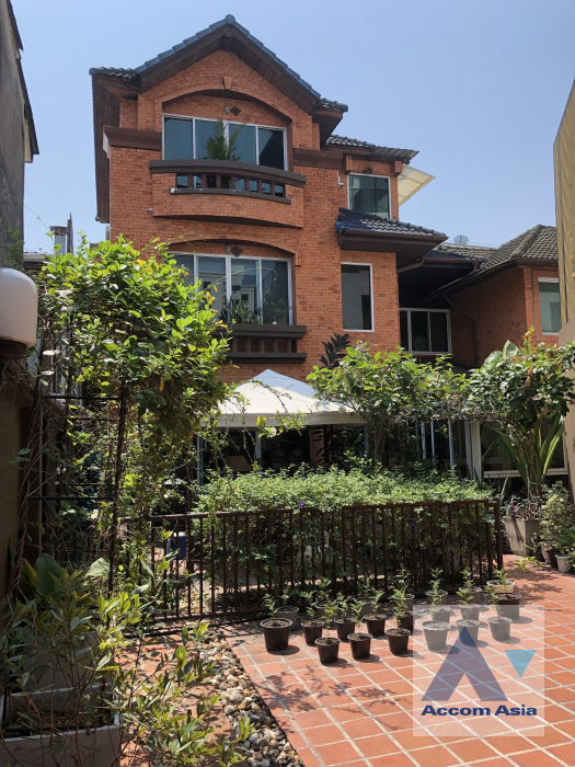 For RentHouseSukhumvit, Asoke, Thonglor : 🔼AccomA🔽 4 Beds House for Sale and Rent in Sukhumvit, BTS Phra khanong