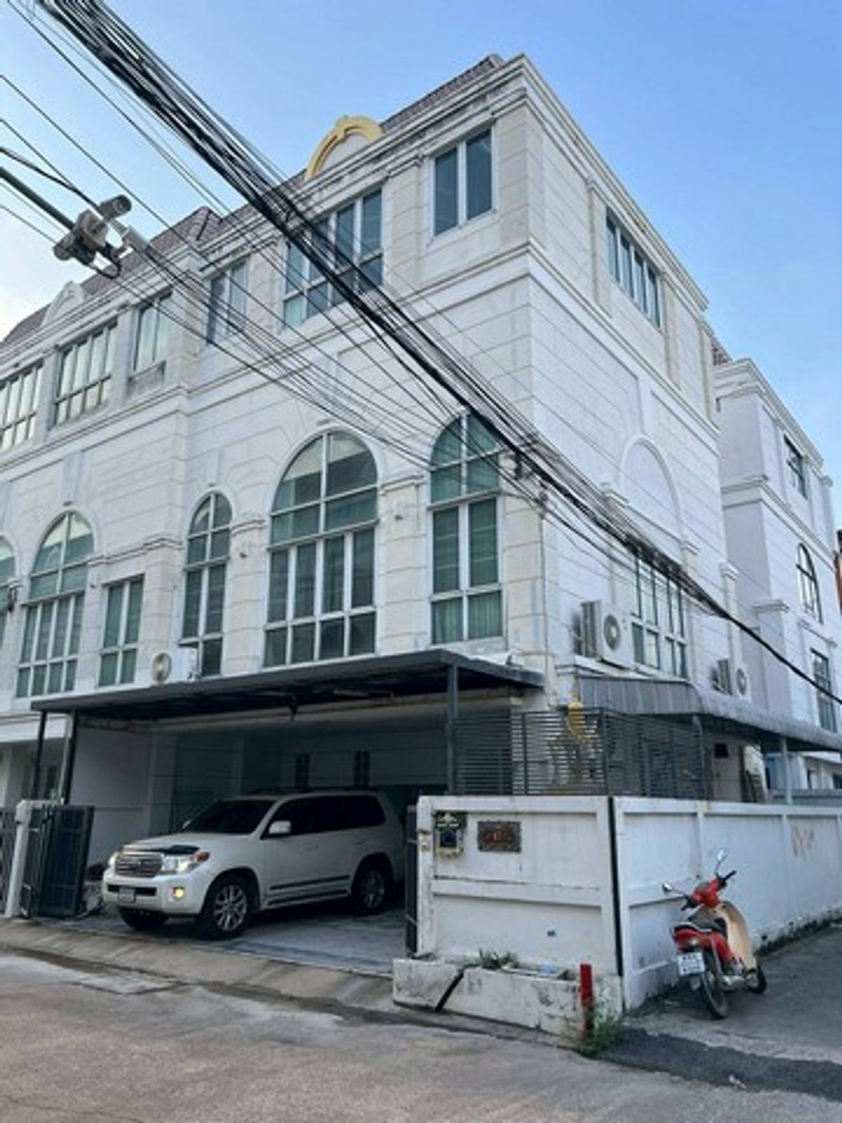 ให้เช่าทาวน์โฮมโชคชัย4 ลาดพร้าว71 : ให้เช่าโฮมออฟฟิต 4ชั้น หลังมุม 240 ตร.ม.ย่านลาดพร้าว-วังหิน ใกล้ MRTโชคชัย BTS เสนานิคมม.เกษตรศาสตร์เหมาะทำโฮมออฟฟิศ ใช้ที่อยู่จดทะเบียนได้ รีโนเวทใหม่ หน้าบ้านหันไปทาง "ทิศใต้" โครงการเดอะพาร์คลาดพร้าววังหิน76 เข้าซอย เสนา, เกษตร นวมินทร์, โชคช