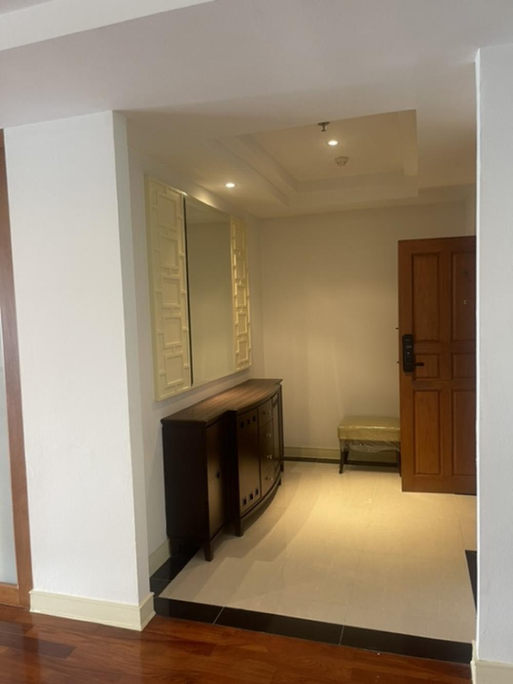 For RentCondoSukhumvit, Asoke, Thonglor : For Rent Luxury Apartment Fully Furnished 3+1 beds 4 baths & maid room  Ready to move in near BTS Thonglor