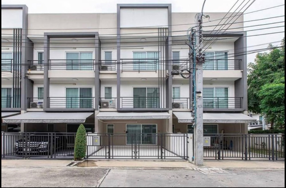For SaleTownhomeOnnut, Udomsuk : 🔥3-storey townhome for sale Baan Klang Muang Sukhumvit 77 Soi On Nut 17**Sold with tenant**