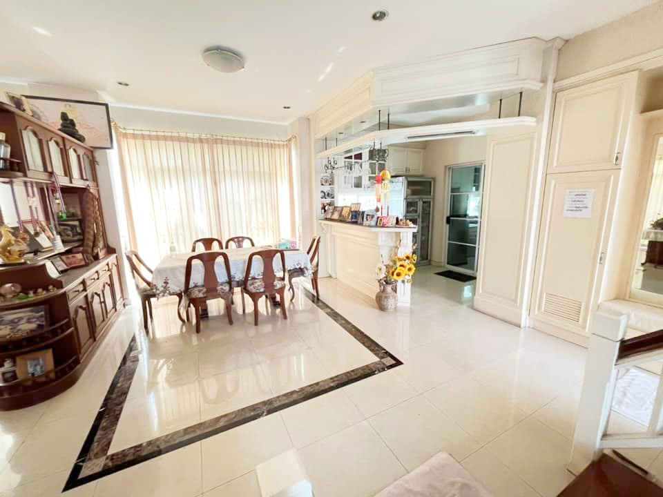 ขายบ้านลาดกระบัง สุวรรณภูมิ : House for sale, Ladawan Sukhumvit 103 (Udom Suk), Chaloem Phrakiat Rama 9 Road, 300 sq m., size 82 sq m, elegant, good condition, ready to move in.