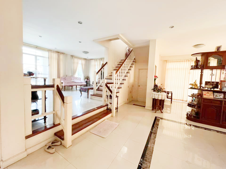 ขายบ้านลาดกระบัง สุวรรณภูมิ : House for sale, Ladawan Sukhumvit 103 (Udom Suk), Chaloem Phrakiat Rama 9 Road, 300 sq m., size 82 sq m, elegant, good condition, ready to move in.