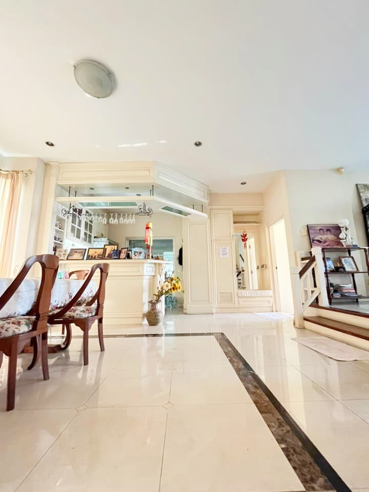 ขายบ้านลาดกระบัง สุวรรณภูมิ : House for sale, Ladawan Sukhumvit 103 (Udom Suk), Chaloem Phrakiat Rama 9 Road, 300 sq m., size 82 sq m, elegant, good condition, ready to move in.