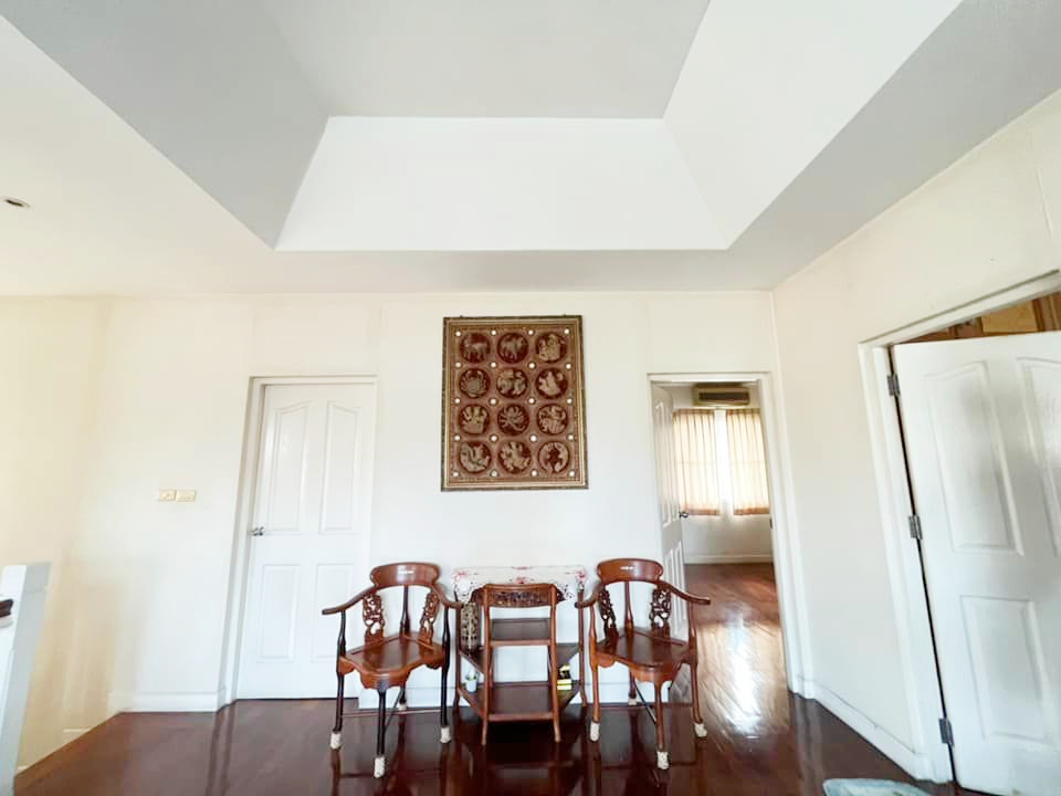 ขายบ้านลาดกระบัง สุวรรณภูมิ : House for sale, Ladawan Sukhumvit 103 (Udom Suk), Chaloem Phrakiat Rama 9 Road, 300 sq m., size 82 sq m, elegant, good condition, ready to move in.