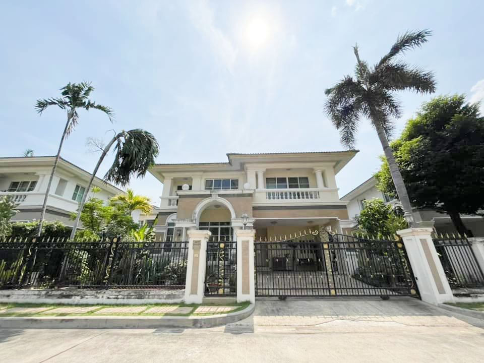 ขายบ้านลาดกระบัง สุวรรณภูมิ : House for sale, Ladawan Sukhumvit 103 (Udom Suk), Chaloem Phrakiat Rama 9 Road, 300 sq m., size 82 sq m, elegant, good condition, ready to move in.