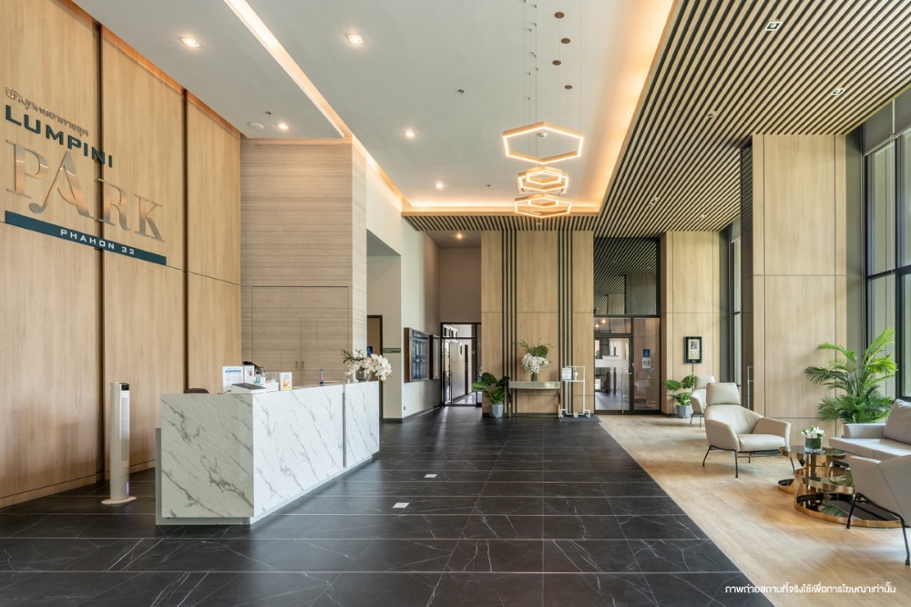 For SaleCondoKasetsart, Ratchayothin : For sale, Lumpini Park Condo, Phahonyothin 32, near Kasetsart University, on the main road, in the heart of Ratchayothin, ready to move in, complete common area, 1 bedroom, size 28 sq m. Reserve today for free! Air conditioner Free! Transfer fee IOT Conve