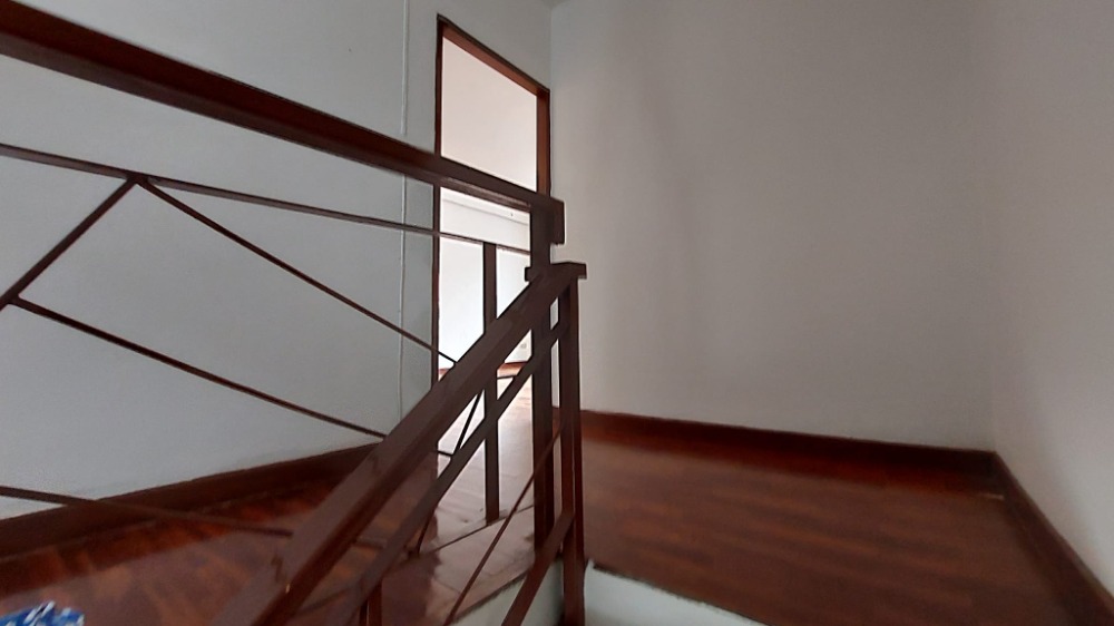 For SaleTownhomePattanakan, Srinakarin : Urgent sale, 3-storey townhouse, Phatthanakan 38, City Park Village, rent 15,000/month, sell 3.7 million baht