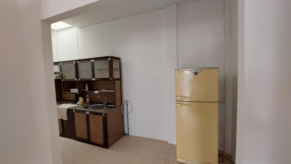 For SaleTownhomePattanakan, Srinakarin : Urgent sale, 3-storey townhouse, Phatthanakan 38, City Park Village, rent 15,000/month, sell 3.7 million baht