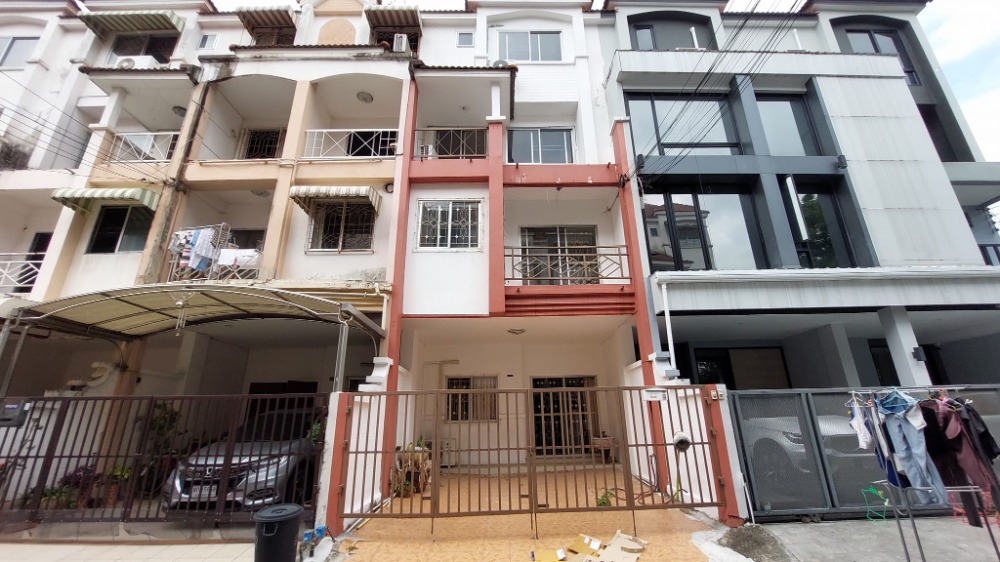 For RentTownhomePattanakan, Srinakarin : Very cheap for rent, 3 floors, Phatthanakan 38, City Park Village, 15,000/month (N.152)