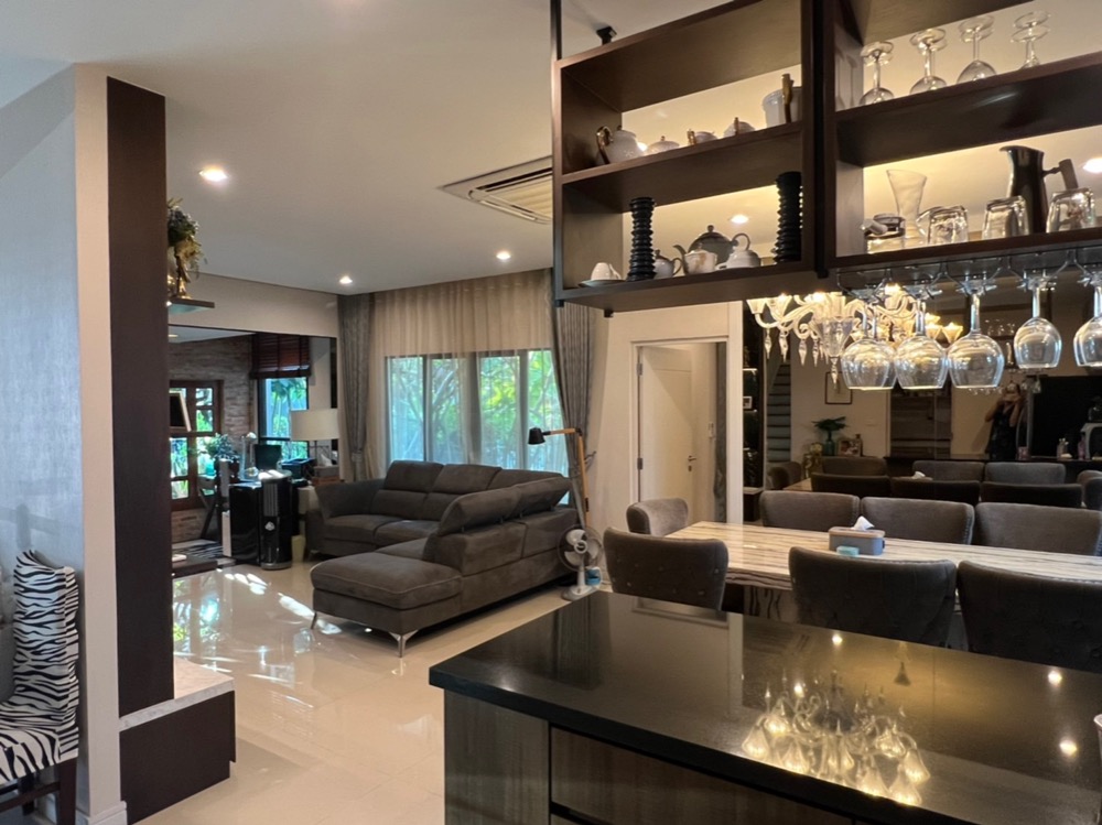 ให้เช่าบ้านพัฒนาการ ศรีนครินทร์ : for rent Burasiri pattanakan ให้เช่าด่วน บุราสิริพัฒนาการ 4bed 5bath 299;sqm nice decor !!