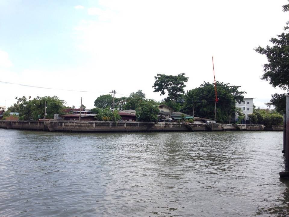 For SaleLandPinklao, Charansanitwong : Sold at the edge of Khlong Bang Noi.