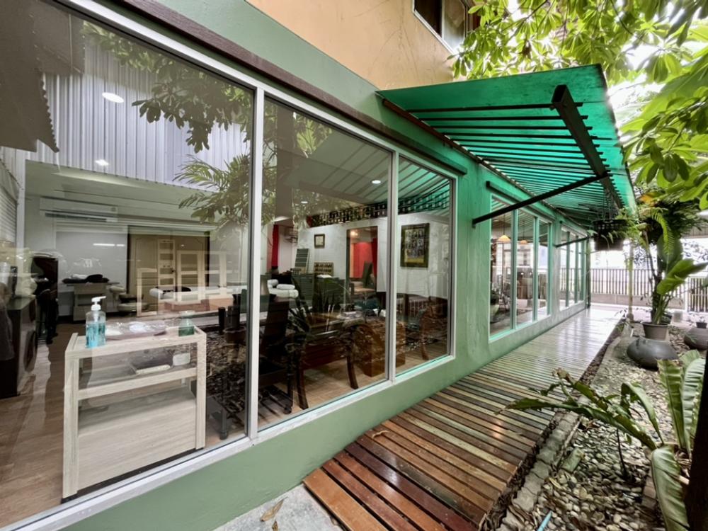 For SaleFactoryMin Buri, Romklao : Selling luxury furniture factory with business Why did you miss the order? Selling because wanting to retire. no take over