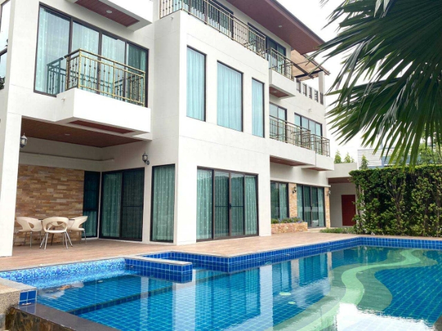 For RentHouseLadkrabang, Suwannaphum Airport : Perfect Masterpiece Rama9 for rent