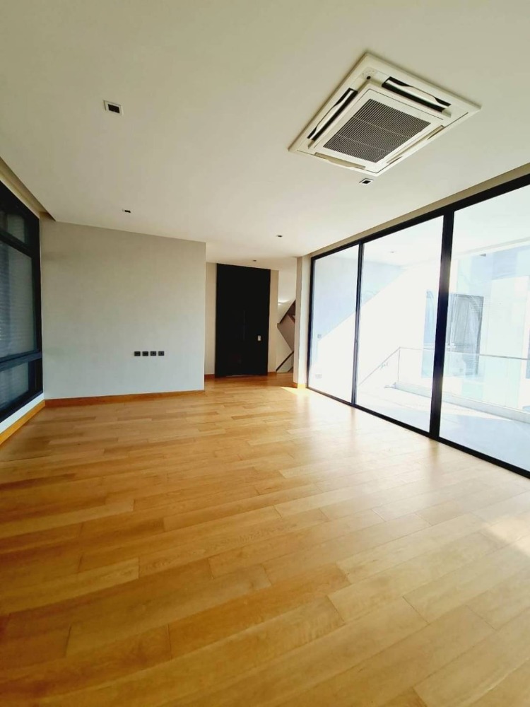 ให้เช่าบ้านพระราม 9 เพชรบุรีตัดใหม่ RCA : House Parc Priva for rent