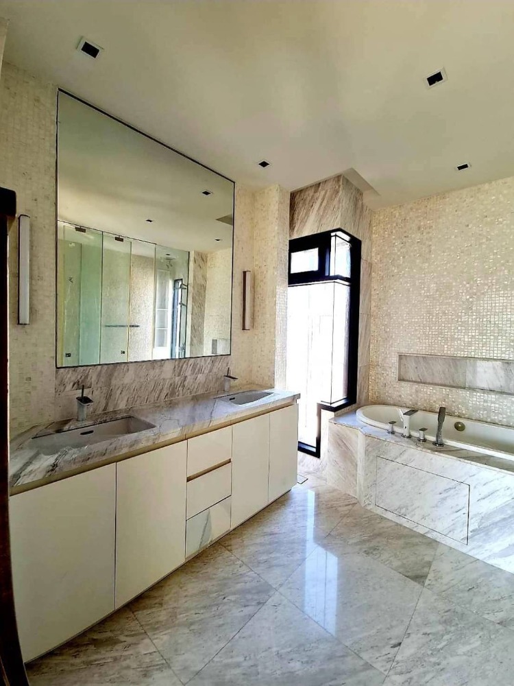 ให้เช่าบ้านพระราม 9 เพชรบุรีตัดใหม่ RCA : House Parc Priva for rent