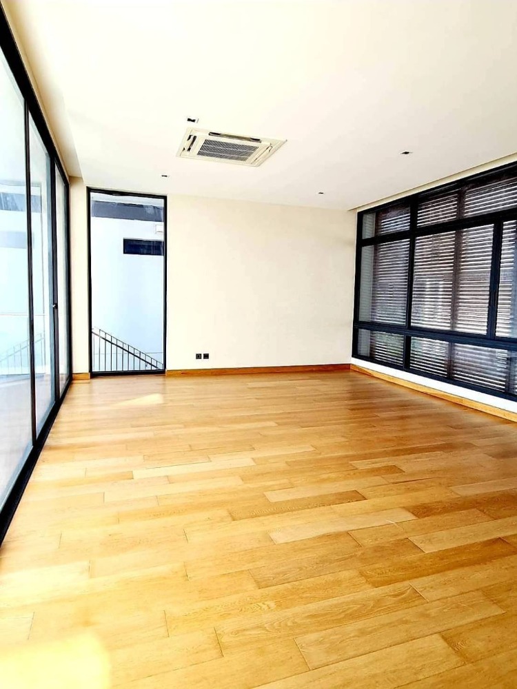 ให้เช่าบ้านพระราม 9 เพชรบุรีตัดใหม่ RCA : House Parc Priva for rent