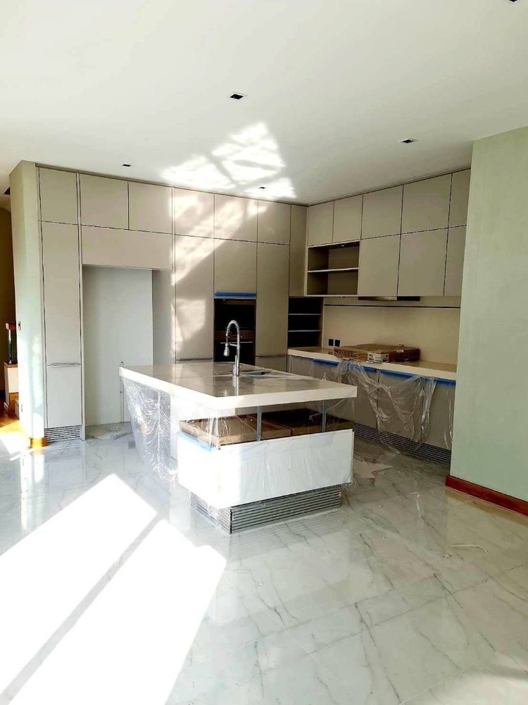 ให้เช่าบ้านพระราม 9 เพชรบุรีตัดใหม่ RCA : House Parc Priva for rent