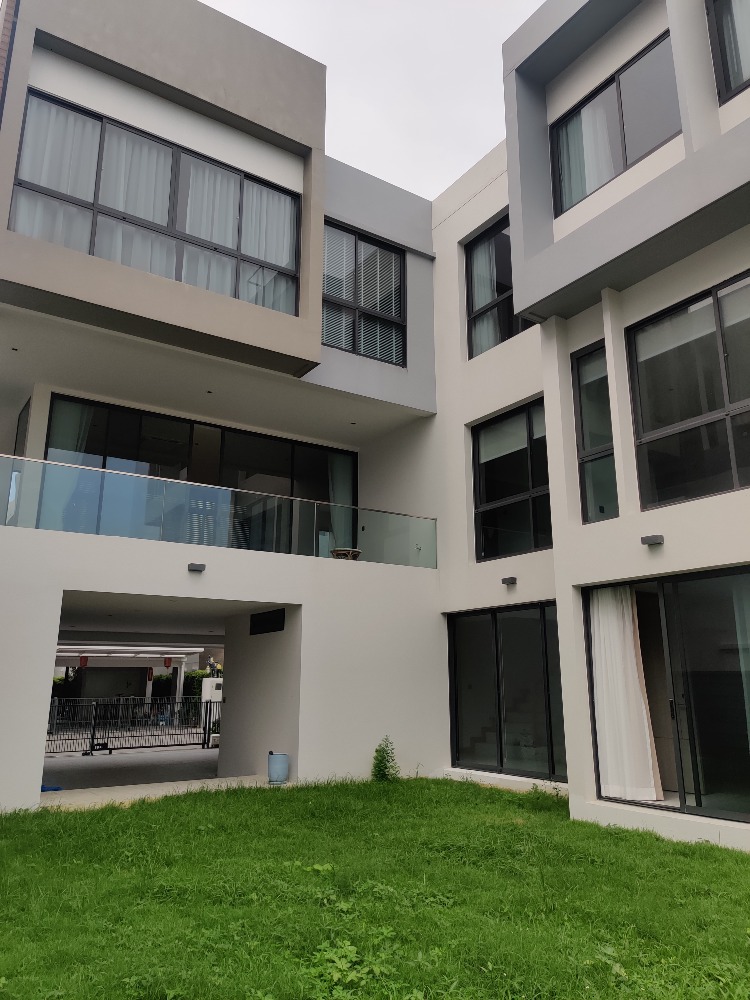 ให้เช่าบ้านพระราม 9 เพชรบุรีตัดใหม่ RCA : House Parc Priva for rent